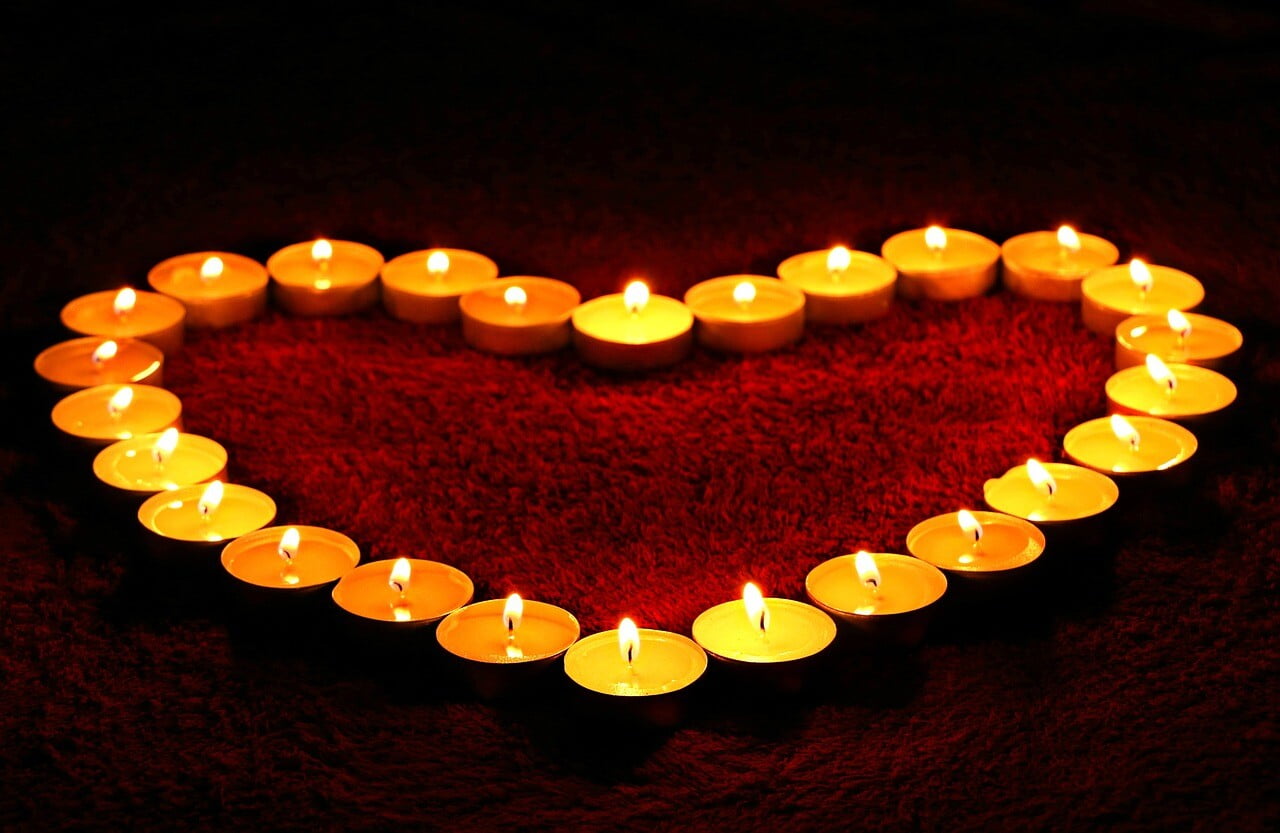 candles, heart, candlelight Obrázok je len ilustračný, nesúvisí priamo s textom.