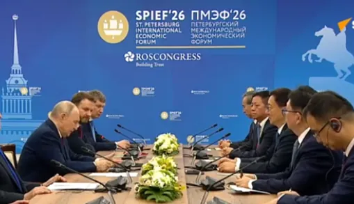 Stretnutie delegácií na fóre SPIEF v St. Petersburgu.
