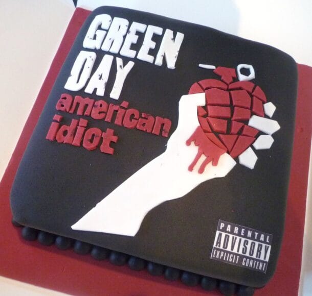 Torta Green Day American Idiot obal s rukou a granátom.